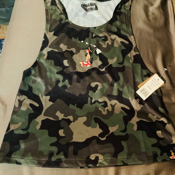 NWT! Hinano Camo Crop Top. - Picture 1 of 4